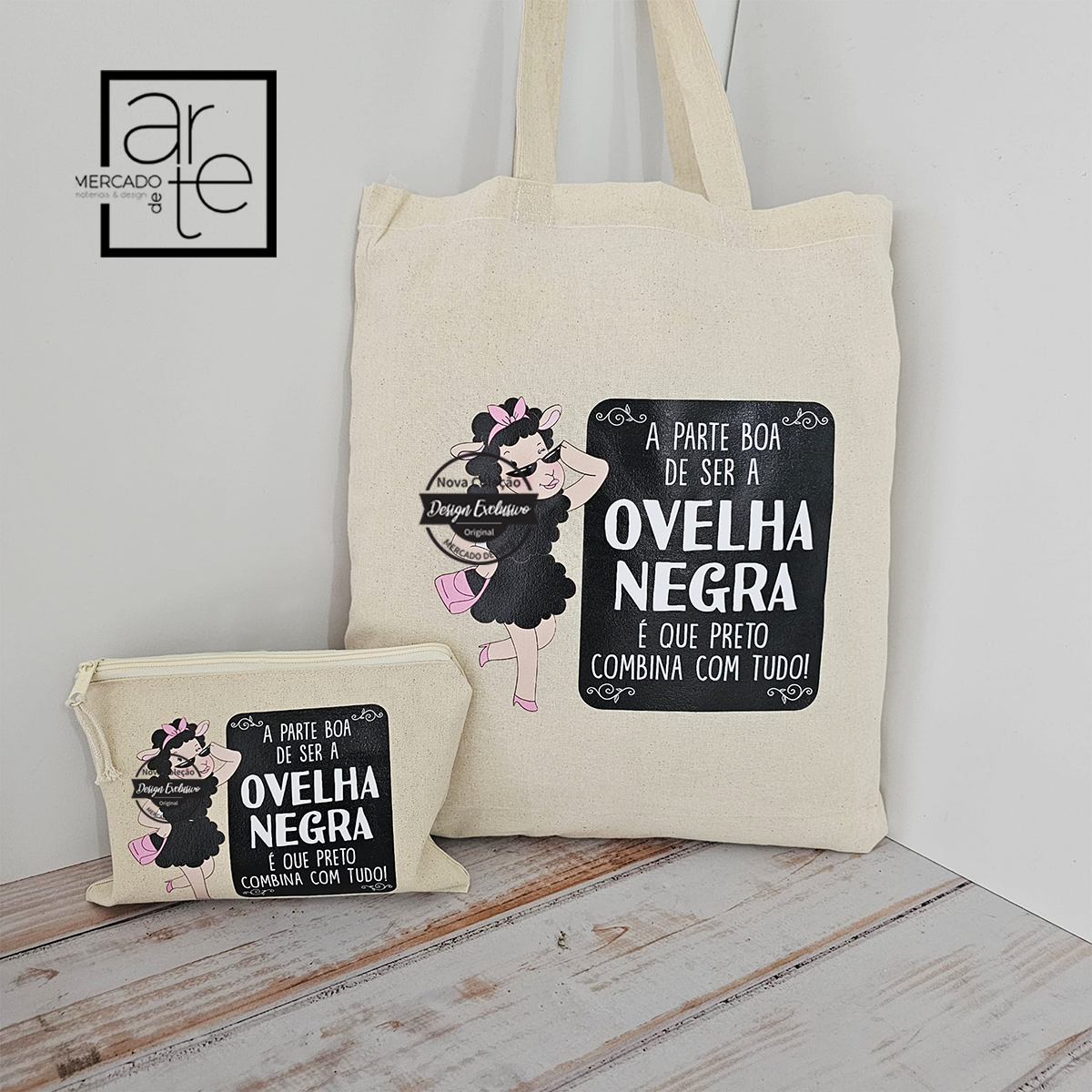 Novidade! Os nossos conjuntos são uma perdição e o presente ideal para qualquer ocasião! Saco e/ou bolsa "Ovelha negra" . Personalize com a frase que desejar. Vendido em conjunto ou separadamente. REF: MA-AMI079 Material Saco de pano crú medida 38x42cm. Bolsa de pano crú 22x15.5cm.