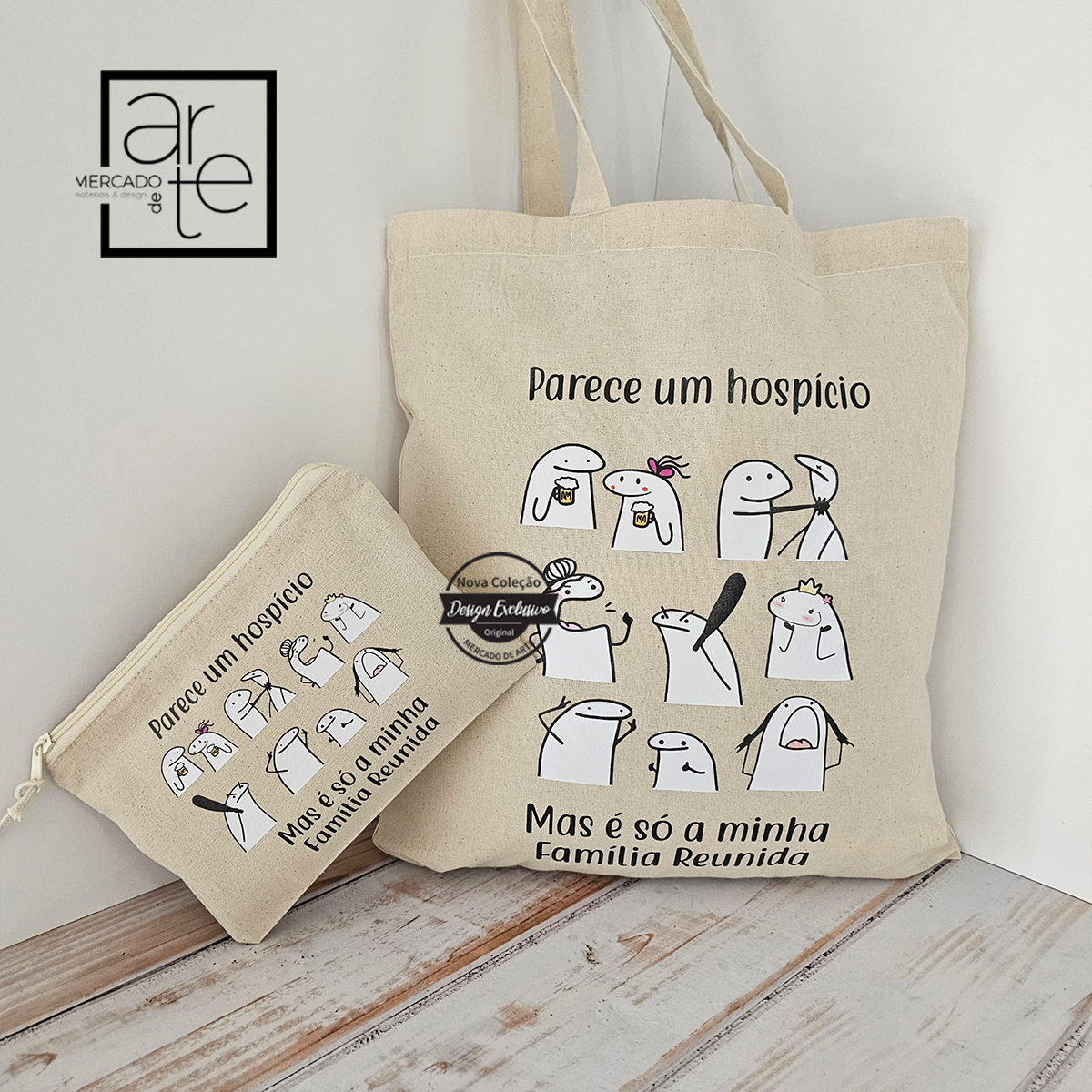 Novidade! Os nossos conjuntos são uma perdição e o presente ideal para qualquer ocasião! Saco e/ou bolsa flork "Parece um hospício, mas é só a minha família".Personalize com a frase que desejar. Vendido em conjunto ou separadamente. REF: MA-AMI080 Material Saco de pano crú medida 38x42cm. Bolsa de pano crú 22x15.5cm.
