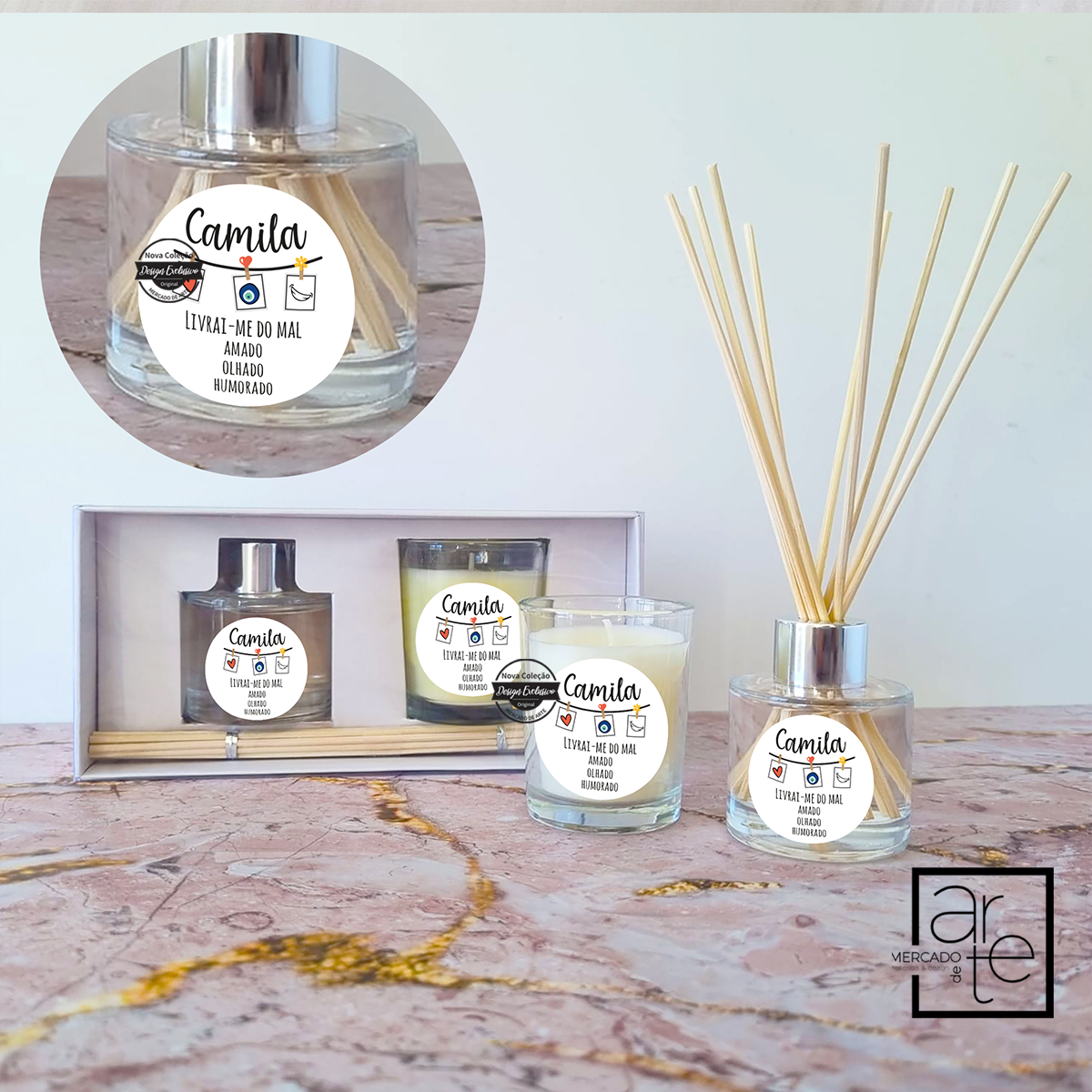 Conjunto mikado "Livrai-me do mal..." uma novidade super cheirosa personalizável com texto a seu gosto. REF:MA-PERS279 O nosso kit Inclui: Mikado aromático com aroma jasmim em frasco de vidro de 50 ml com 10 varetas de vime e tampa em alumínio. Vela aromática com aroma baunilha em frasco de vidro. Caixa incluída