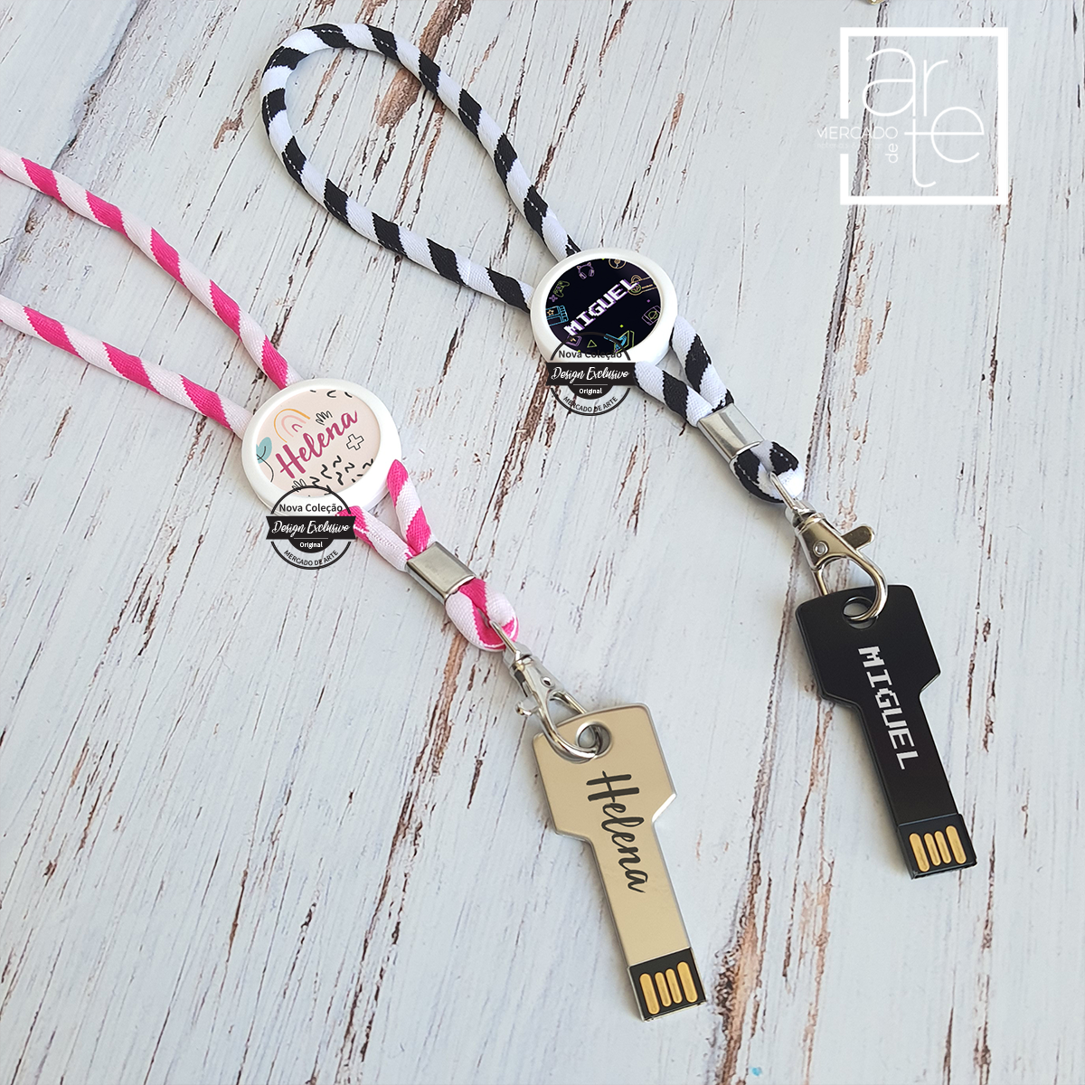 Novidade! Presentes super úteis para um regresso às aulas em grande estilo. Pen 16gb e/ou fita porta chaves personalizada com o nome que desejar. Pode personalize com o nome que desejar. Vendido em conjunto ou separadamente. Fitas disponíveis em : azul claro e branco, rosa e branco e preto e branco. Pen de 16gb disponíveis : azul, prateado e preto.