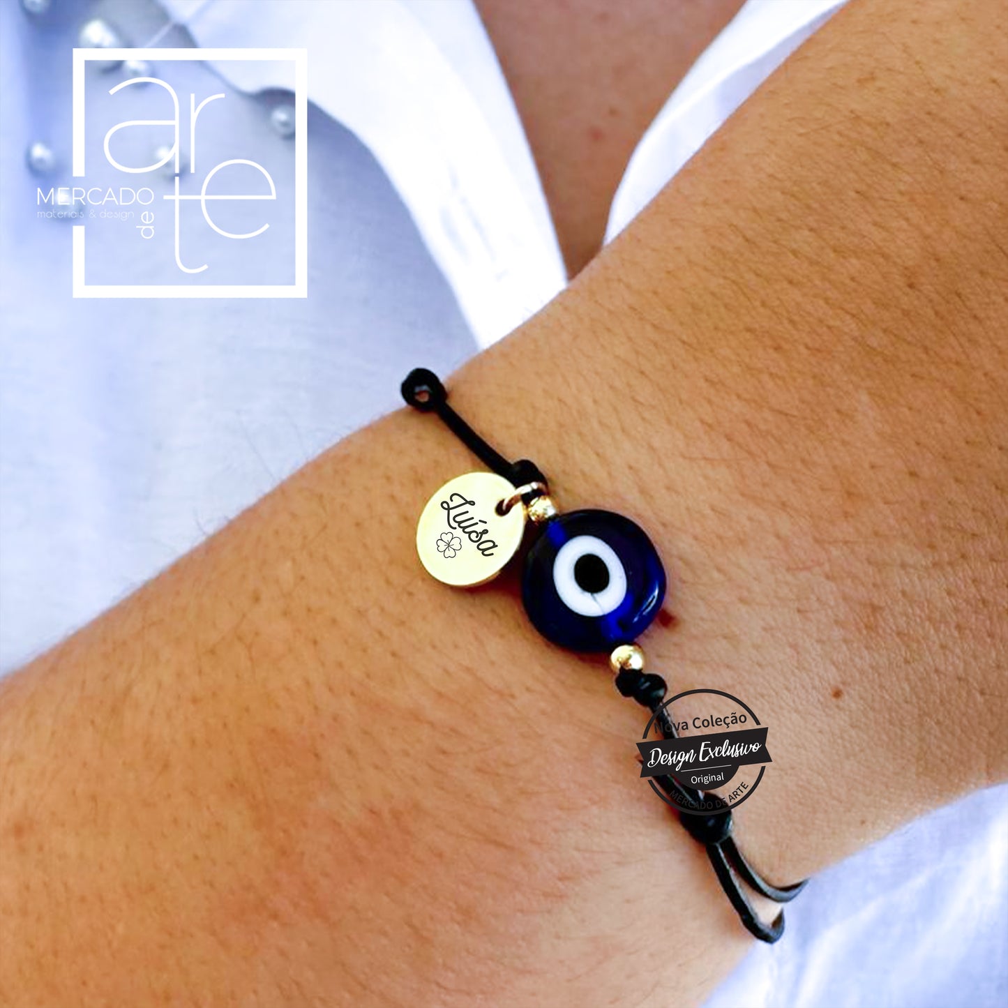 Pulseira " Proteção " ajustável com amuleto olho turco em azul escuro ou azul claro, com medalha pequena em aço inoxidável dourado para personalizar com nome ou inicial.