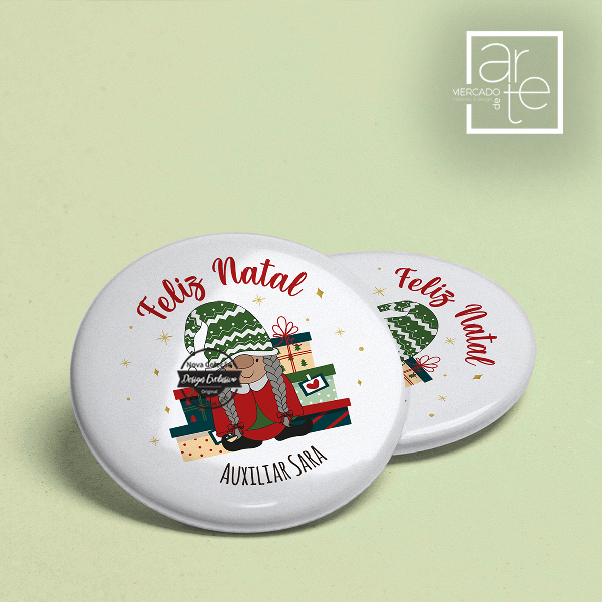 Crachá Gnomos "Feliz Natal" um presente super giro e económico para presentear educadores, auxiliares, monitores, etc. Personalize com o nome que desejar. Preços especiais para quantidades. REF: MA-NAT132