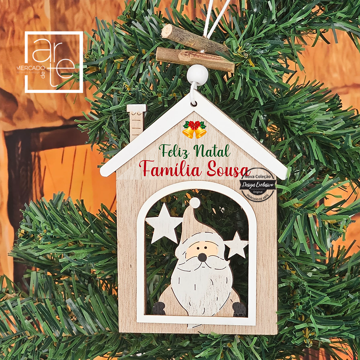 Faça a decoração de Natal com os pendentes mais mimosos de sempre, personalizados por si! Personalize com pequena frase e nomes que desejar e faça a sua decoração de Natal de uma forma super especial. Disponível no modelo de renas ou Pai Natal. REF: MA-NAT151 Material Madeira.