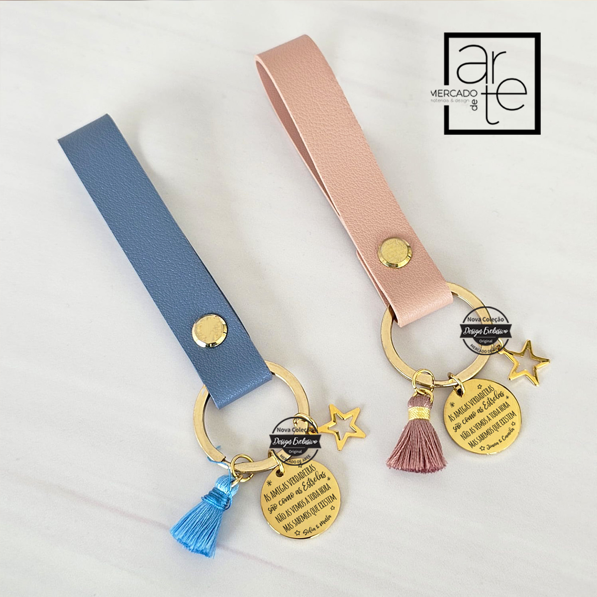 "...não as vemos a toda a hora mas sabemos que existem!" Porta-chaves em pele sintética com pendentes e medalha em aço inóx. Um presente super simples elegante e cheio de significado para qualquer amiga! Pode personalizar com a frase que desejar ou aproveitando a nossa sugestão colando no campo de texto : igual à imagem + nomes a gravar. REF: MA-AMI083