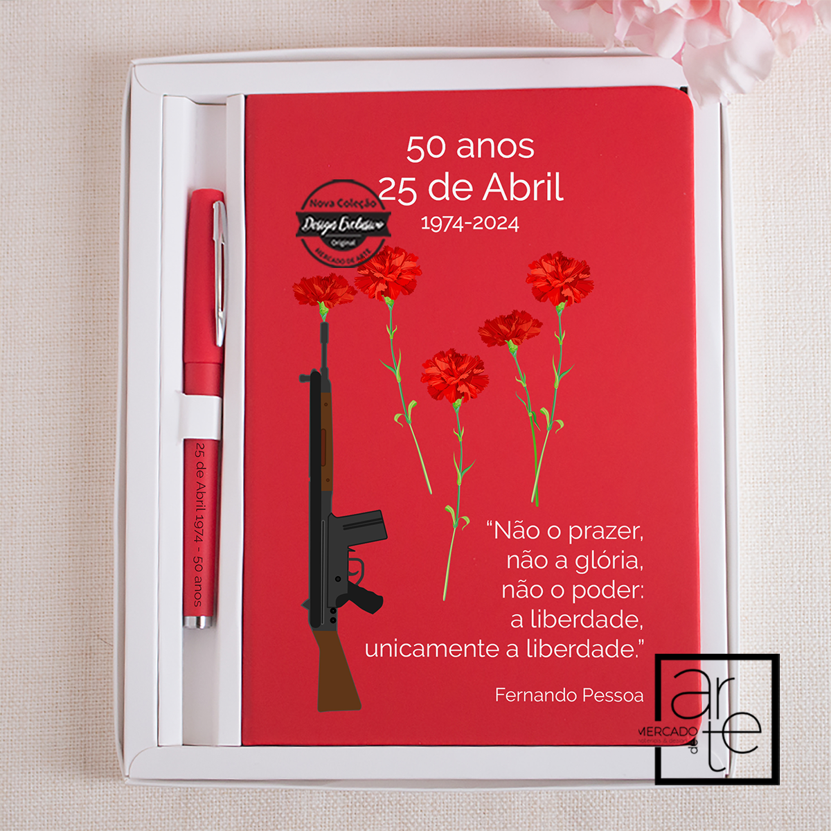 Bloco com caneta "25 de Abril"