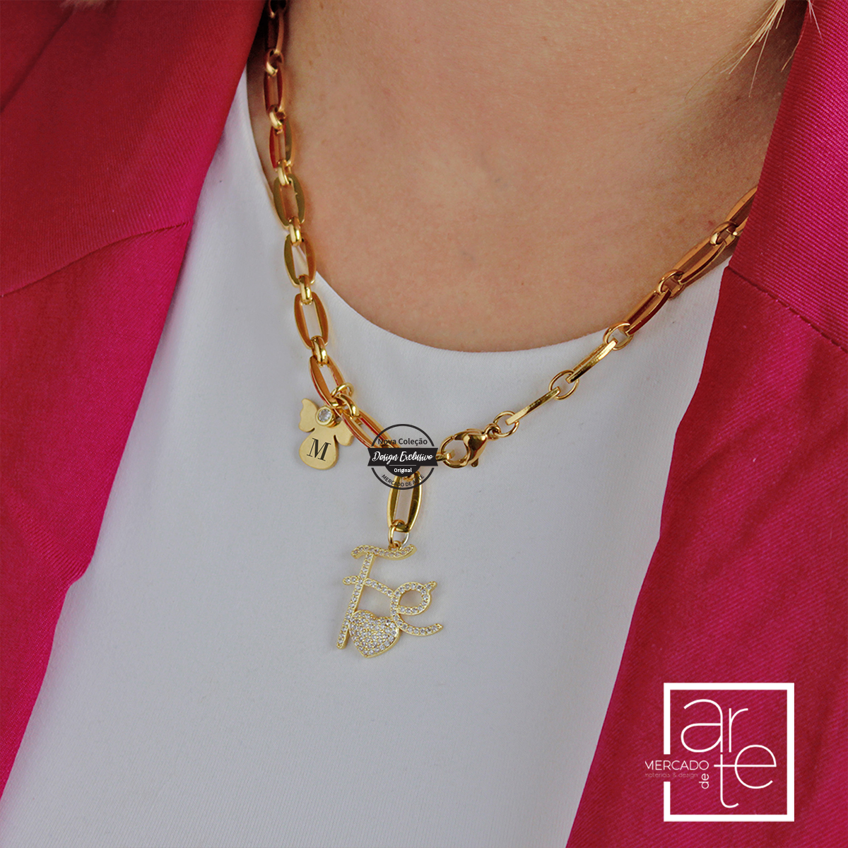 Novidade! Fio em aço inóx com medalha fé com zircónias e anjinho que pode personalizar com a inicial que desejar. Uma peça super elegante e cheia de significado para o seu dia-a a-dia. REF: MA-PERS271