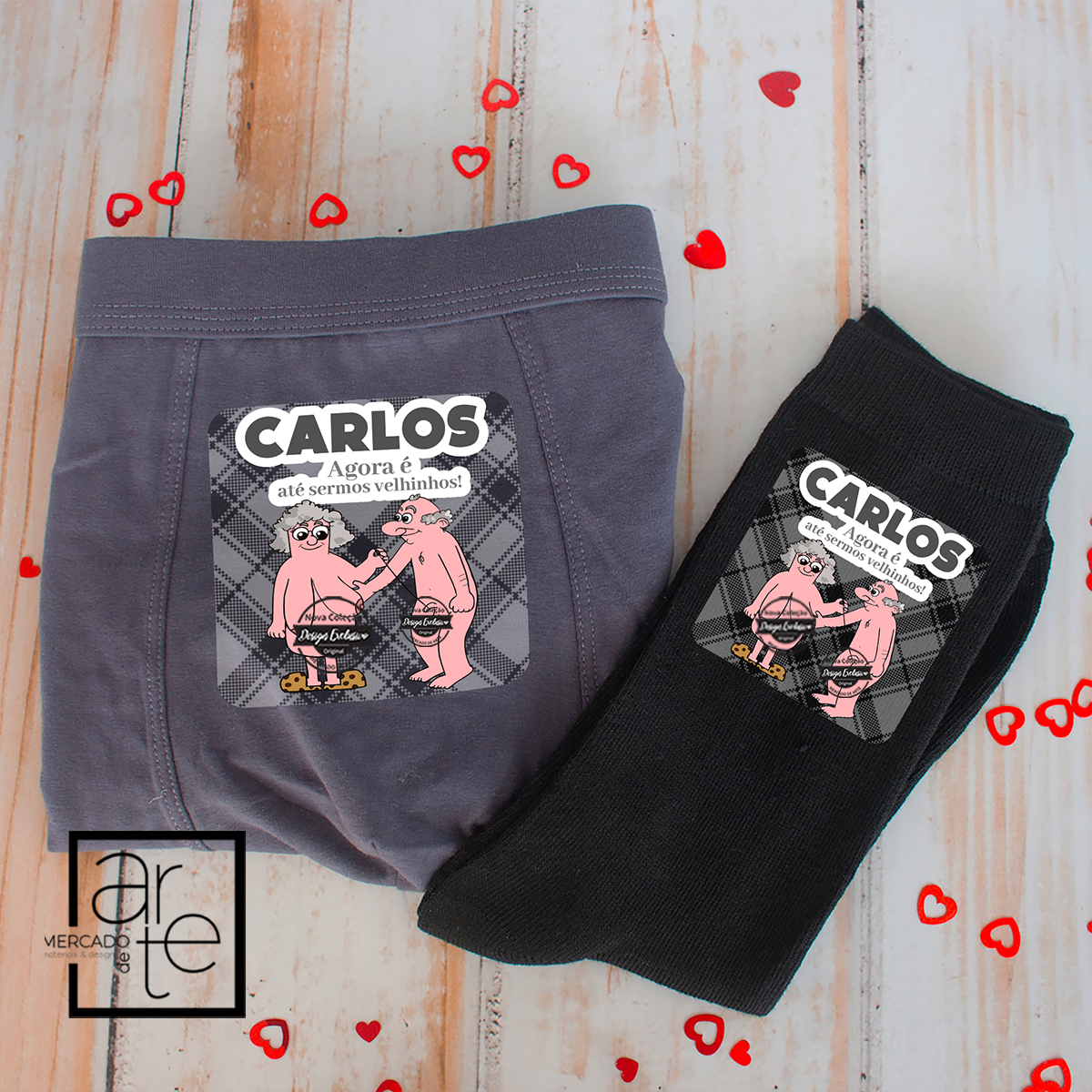 Dia dos namorados!  Ainda agora chegou e este conjunto já é um dos nossos favoritos. Boxer e/ou meias "Até sermos velhinhos. Personalize com nomes e pequena frase que desejar. Boxer disponível em cinza rato, cinza mesclado, azul ou preto.  Do S ao XXL.  REF:MA-NAM452