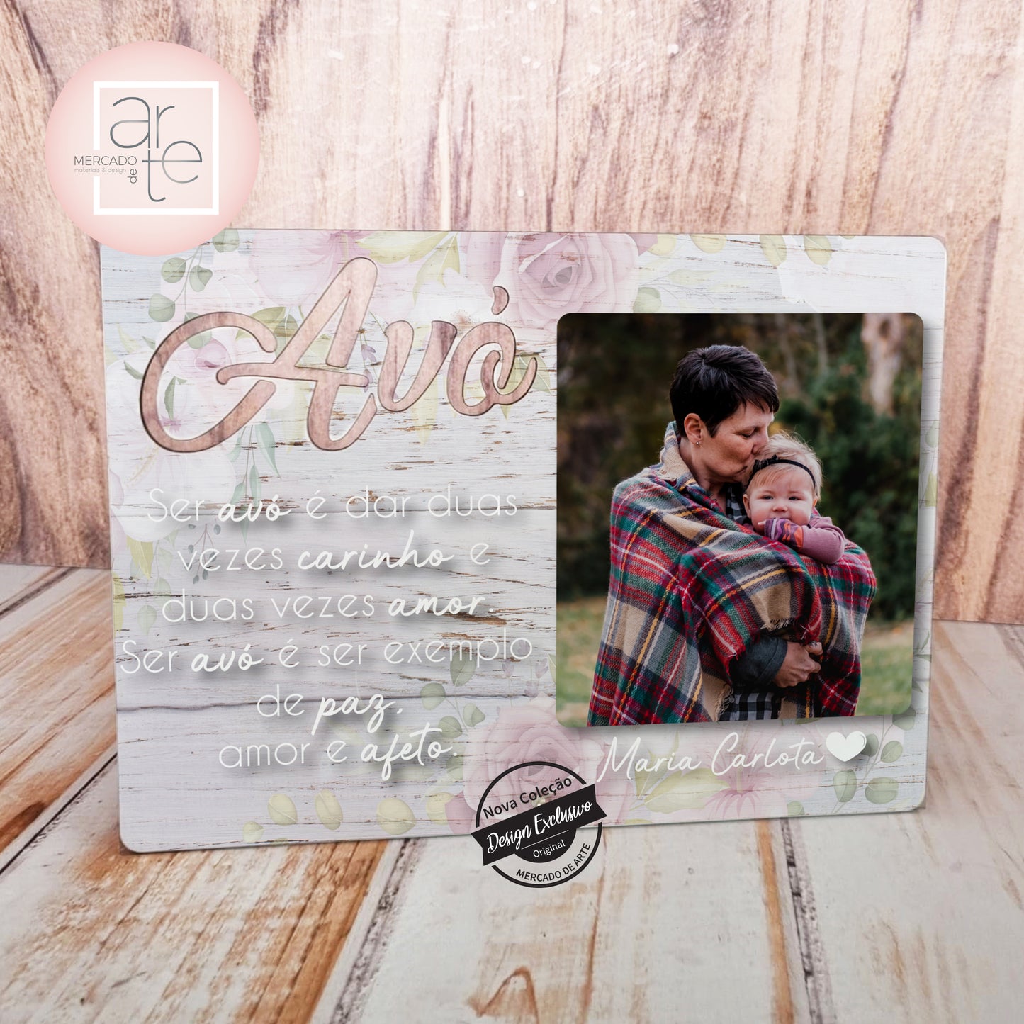Moldura em madeira com a palavra AVÓ