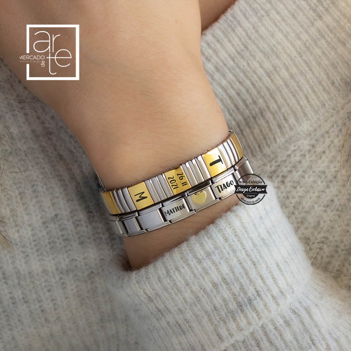 Novidade! Pulseira inspiração nomination com opção de pulseira bicolor "Iniciais e data" ou pulseira com coração com nomes. Selecione a sua preferida e personalize com os dados que desejar. REF:MA-PERS309 Material Aço inóx.
