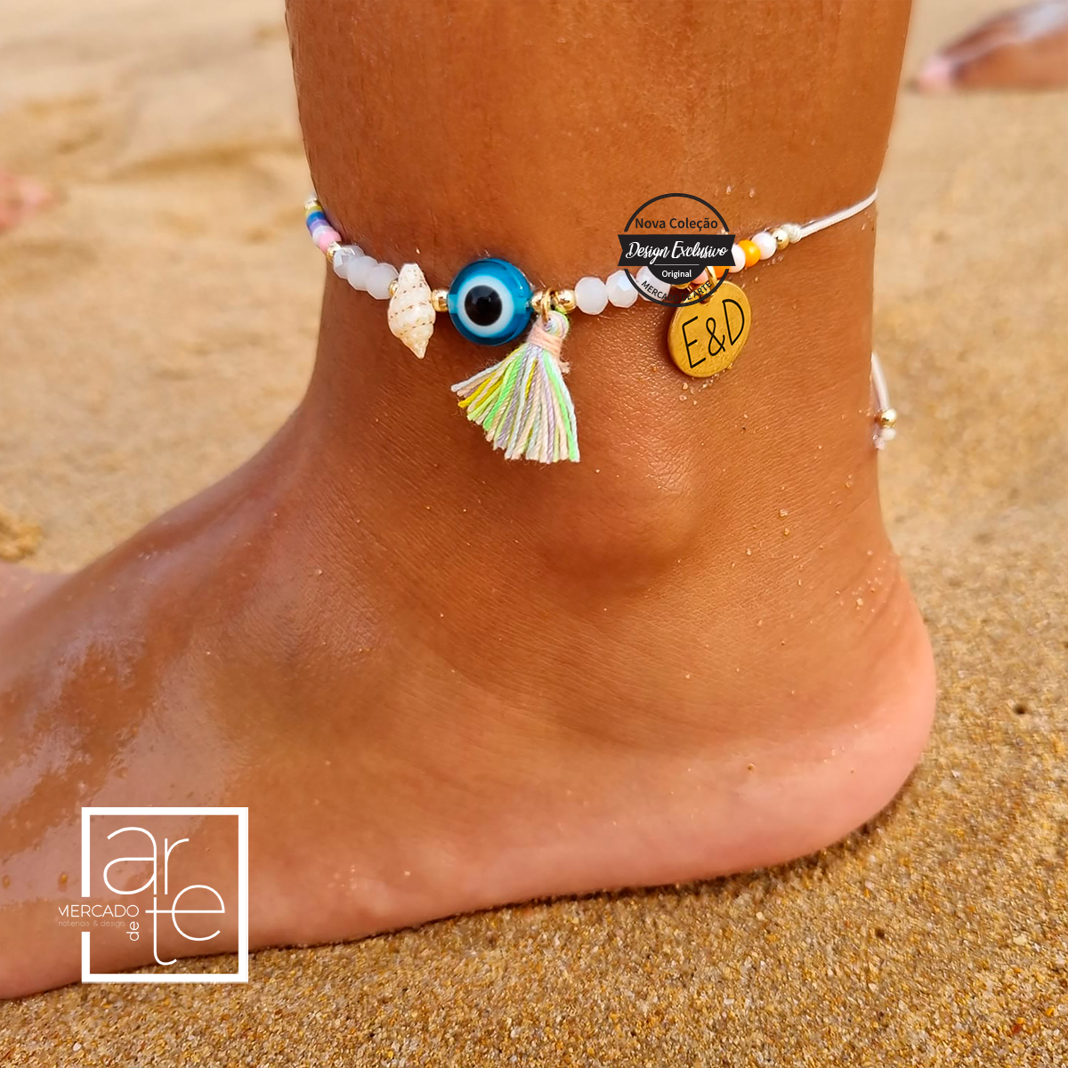 Nova coleção de verão! A peça ideal que combina com o seu bronze! Adoramos este modelo com olho turco, búzio natural, missangas e pompom. Pulseira ajustável ao seu tamanho. REF: VER068