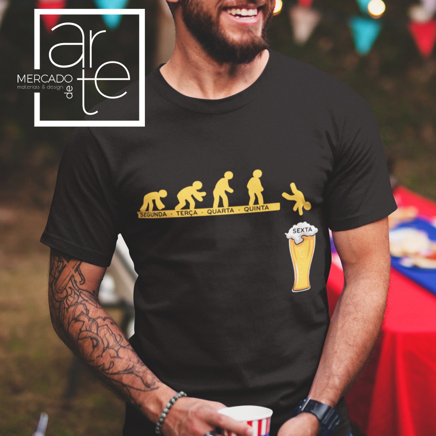Para quem adora a sexta feira para descontrair com amigos sem duvida que vão soltar gargalhadas! T-shirt " Sexta-feira " pode personalizar ao seu gosto! Disponivel em preto e branco do tamanho S ao XXL100 % algodão.