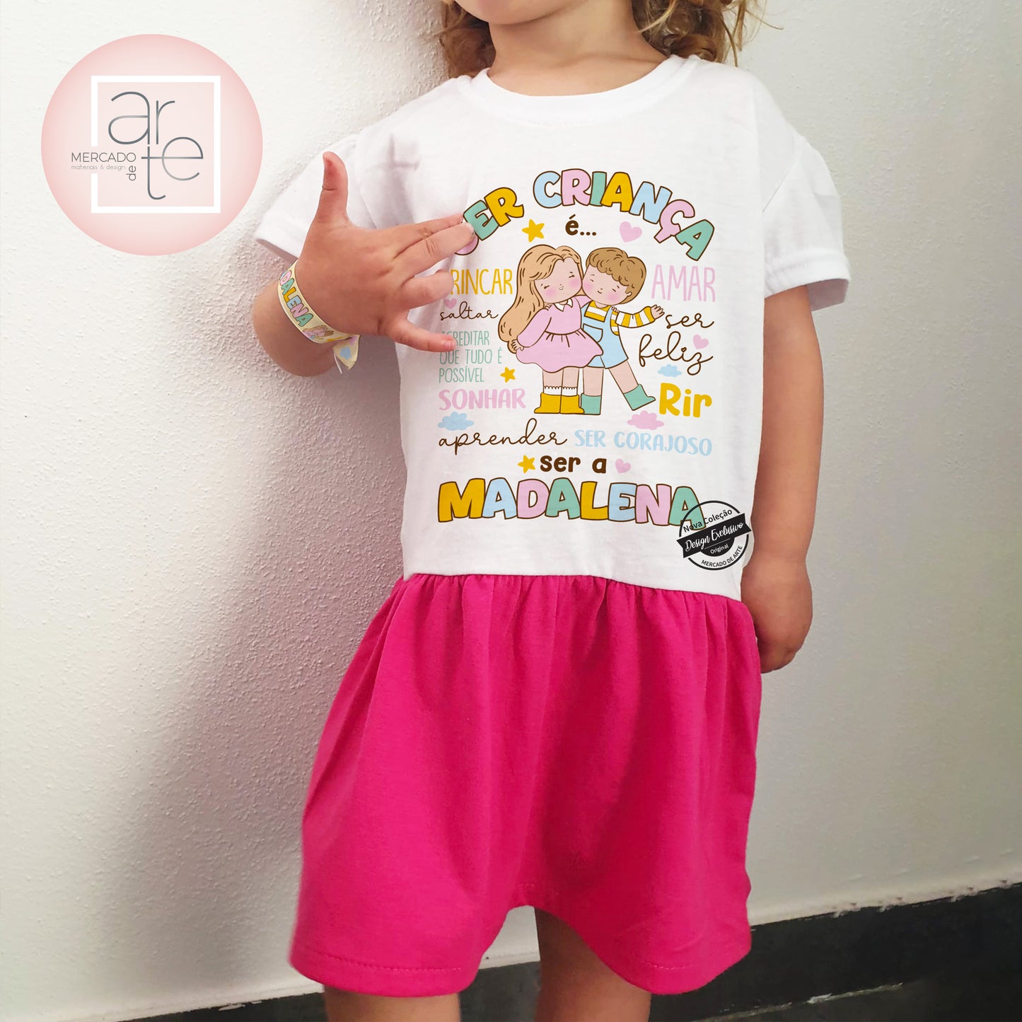 Vestido " Ser Criança " para personalizar a seu gosto, disponível nos tamanhos :3/4 anos - 5/6 anos - 7/8 anos - 9/11 anos. Um presente personalizado para oferecer no dia da criança, num aniversário, no verão , as meninas vão adorar um vestido personalizado.