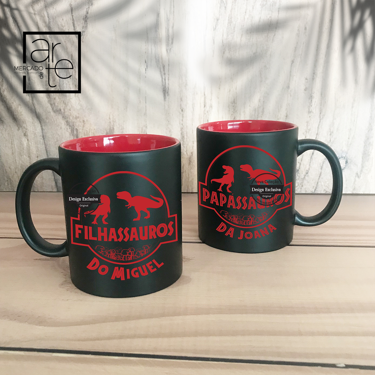 Conjunto de caneca para pais e filhos o tema jurássico! Canecas em cerâmica com o interior em vermelho e exterior em preto. Um presente super giro e original que pode ser combinado em conjuntou ou também vendido separadamente. caixa incluída.