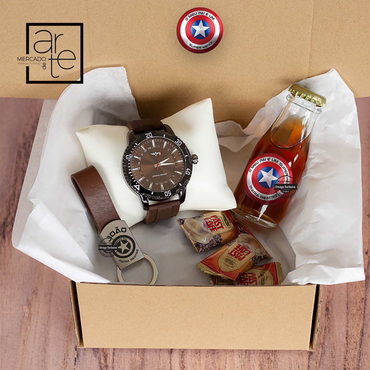 Kit " O meu pai é um super herói" . Pode personalizar com pequena frase e nomes que desejar. Composto por: - Relógio em aço inóx com bracelete de silicone. ( Não personalizável) - Porta-chaves "Super padrinho" - 3 rebuçados de café - 1 garrafinha de favaios 55ml. Caixa incluída kit. REF:MA-PAI151