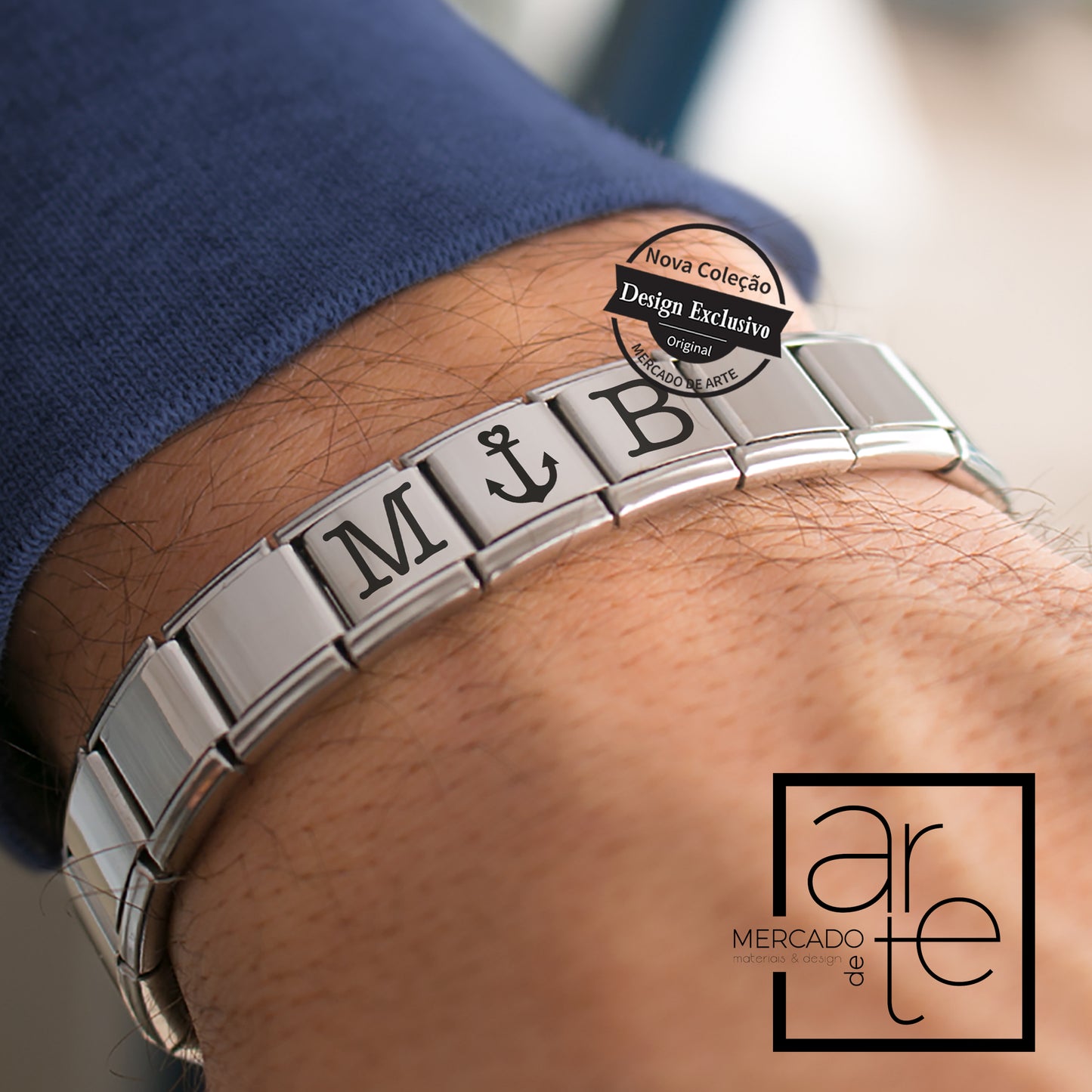 Pulseira com iniciais e símbolos