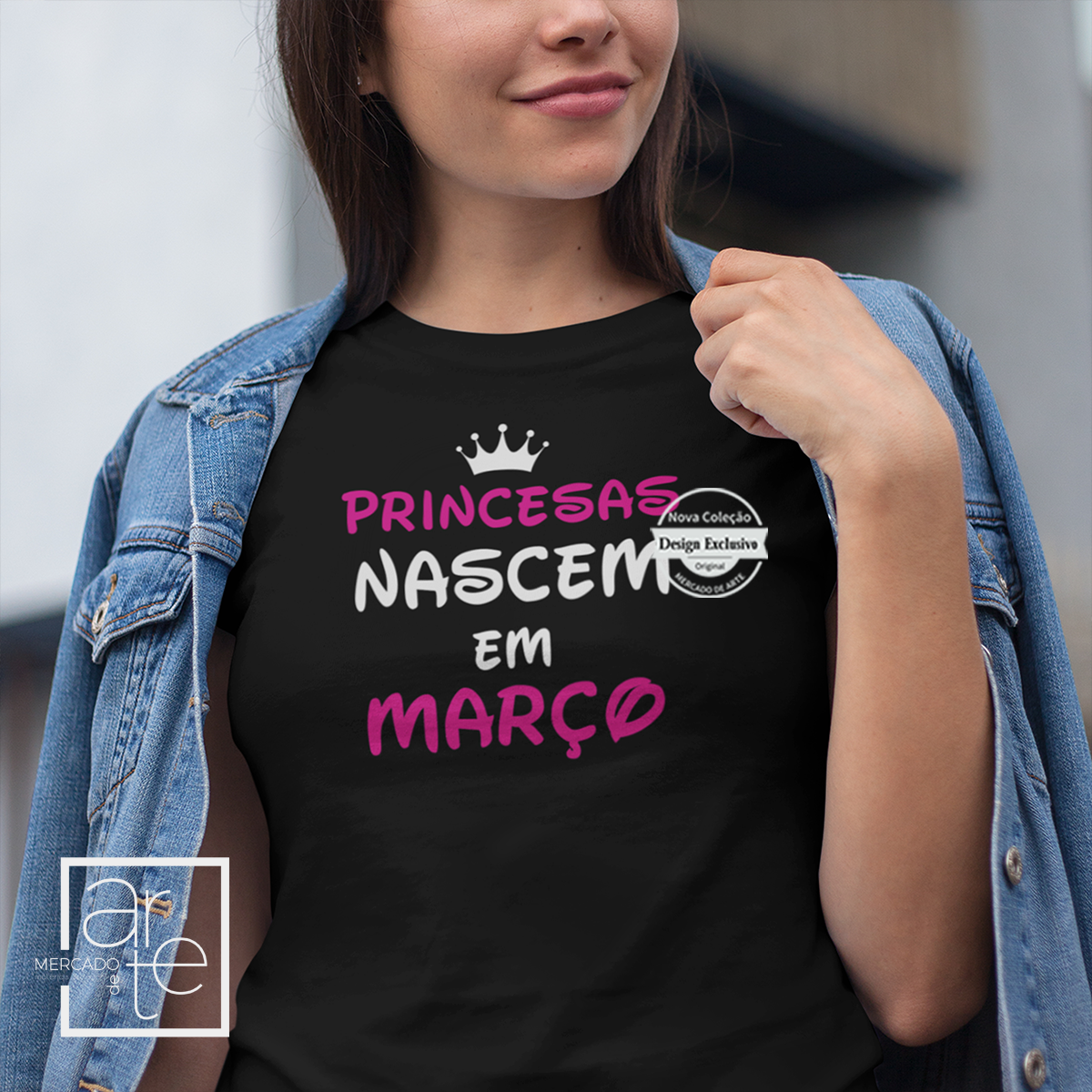 Novidade! T-shirt 100% algodão "As princesas nascem em...". As nossas t-shirts são um presente super giro para aniversários. Personalize já a sua! Conheça a nossa coleção de t-shirts e personalize a sua para qualquer ocasião. REF:TPS016 Material 100% de algodão.