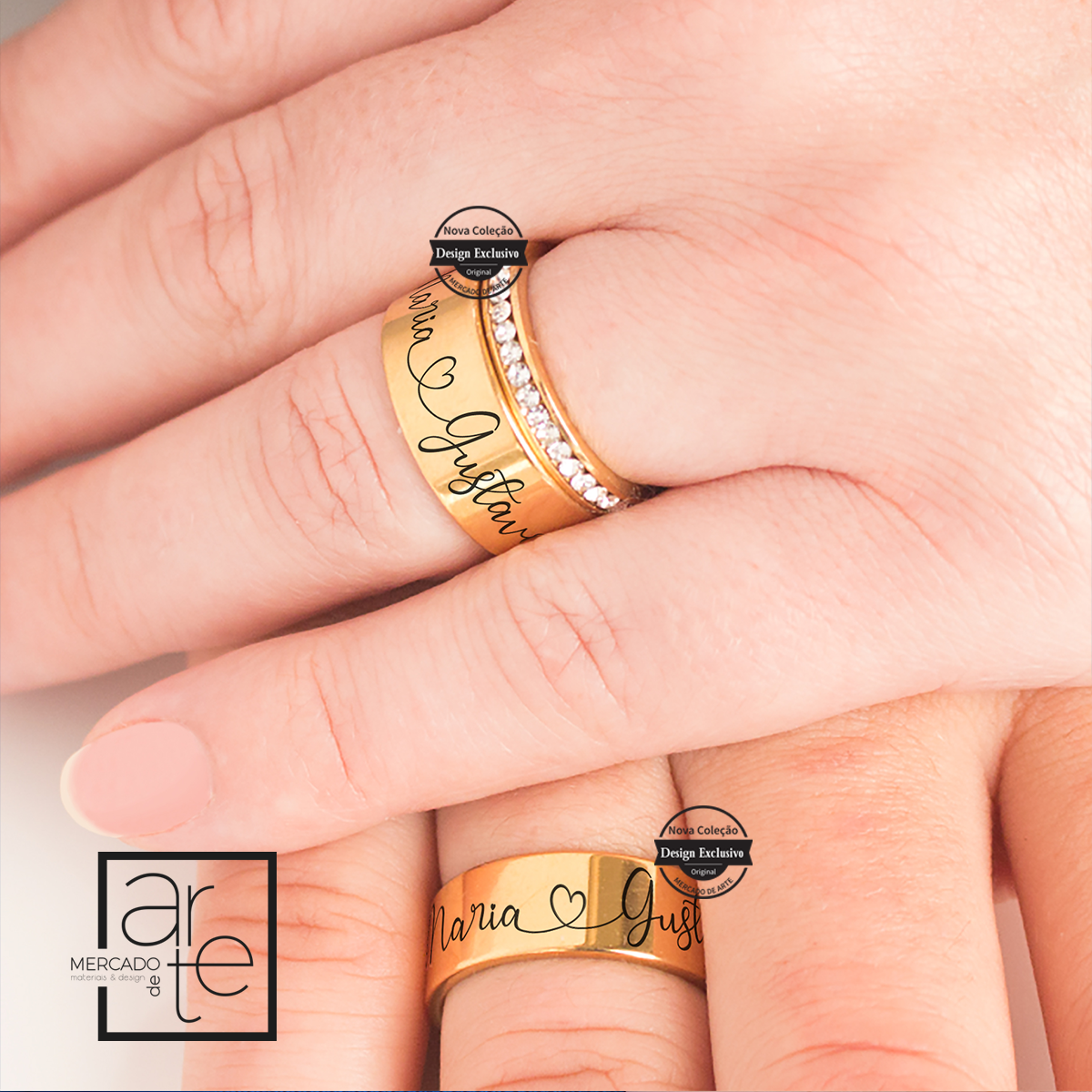 Conjunto de alianças de casal em aço inóx plana de 8mm. Aliança de senhora incluí anel de brilhantes. Vendido em conjunto ou separadamente. Do tamanho 17mm ao 21mm. Disponível em dourado ou prateado.