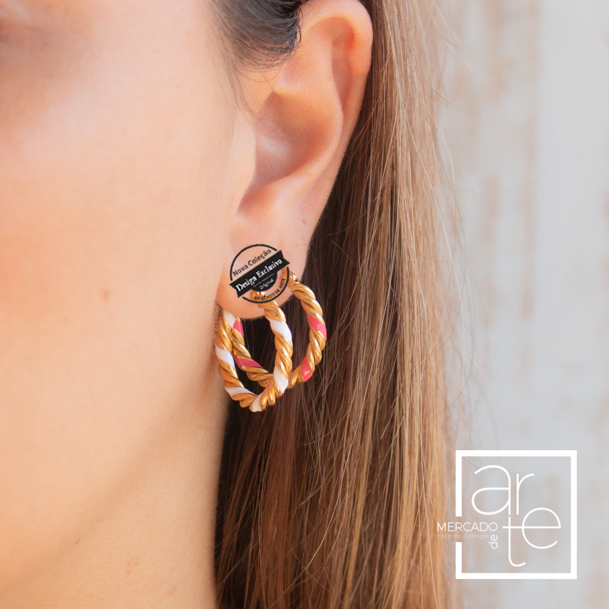 Brincos argolas torcidas