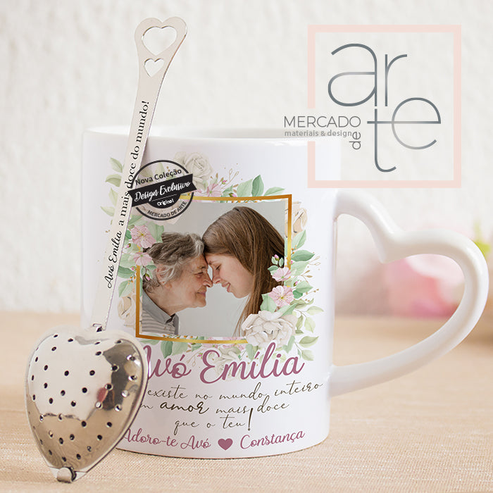 Conjunto caneca asa coração de cerâmica + infusor de chá " Avó mais doce "