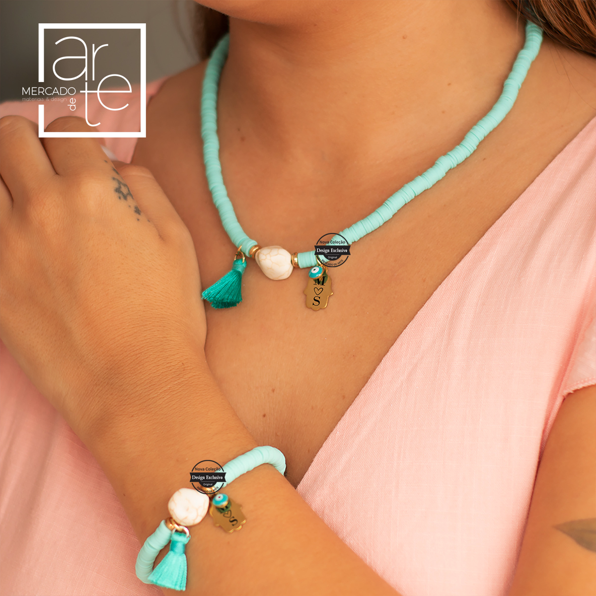 fio e pulseira em missangas de silicone com pedra natural e medalha personalizada