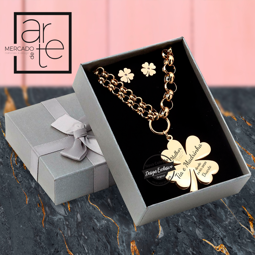 Conjunto brincos e fio trevo "Tia e madrinha"
