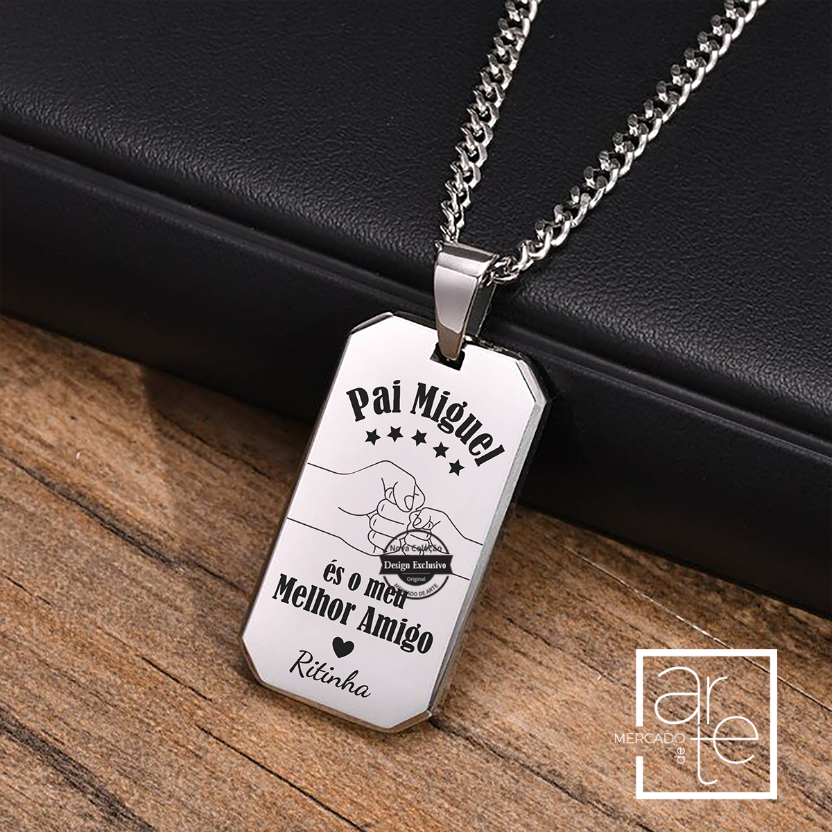 Uma novidade bastante pedida pelas nossas clientes agora também disponível para Pai! Fio de homem em aço inóx personalizado. Personalize com os dados ou pequena frase que desejar.