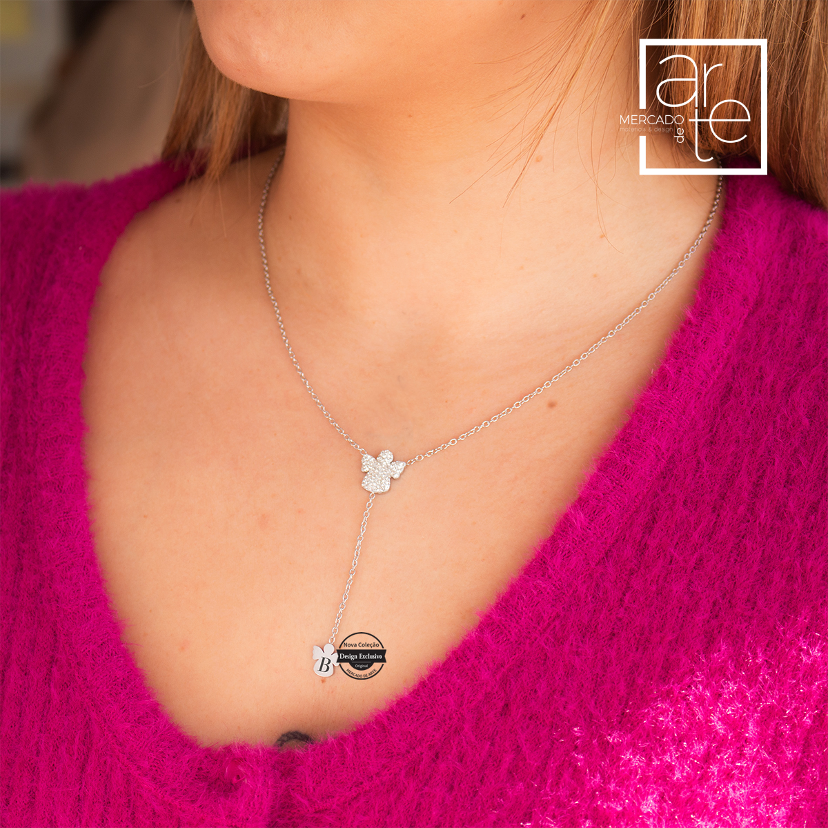 Fio anjo em aço inóx com brilhantes e pendente personalizado com iniciais. Uma peça ideal para usar no seu dia-a-dia.