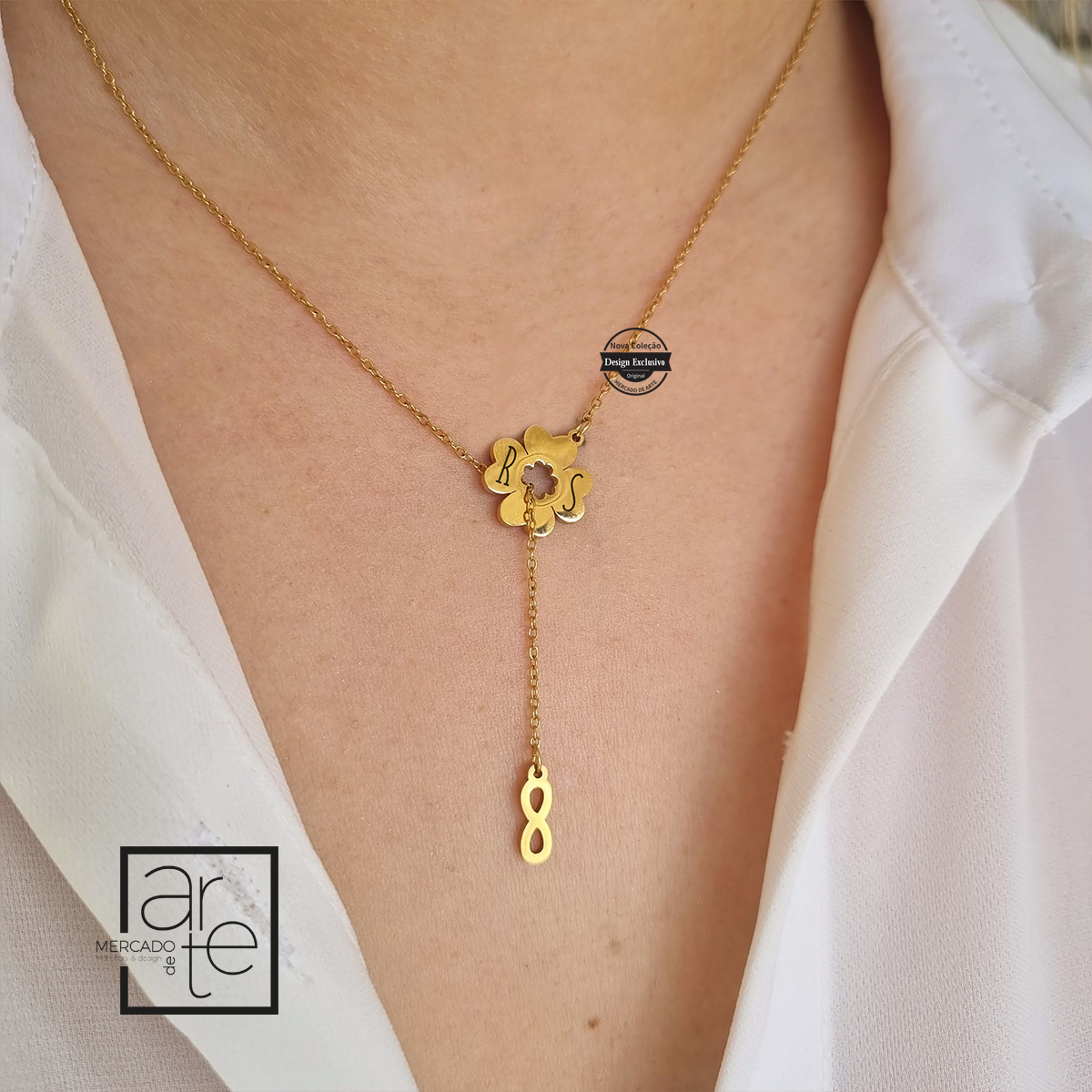 Fio em aço inóx com trevo de 4 folhas e símbolo do infinito. Personalize com as iniciais que desejar. Disponível em prateado e dourado.