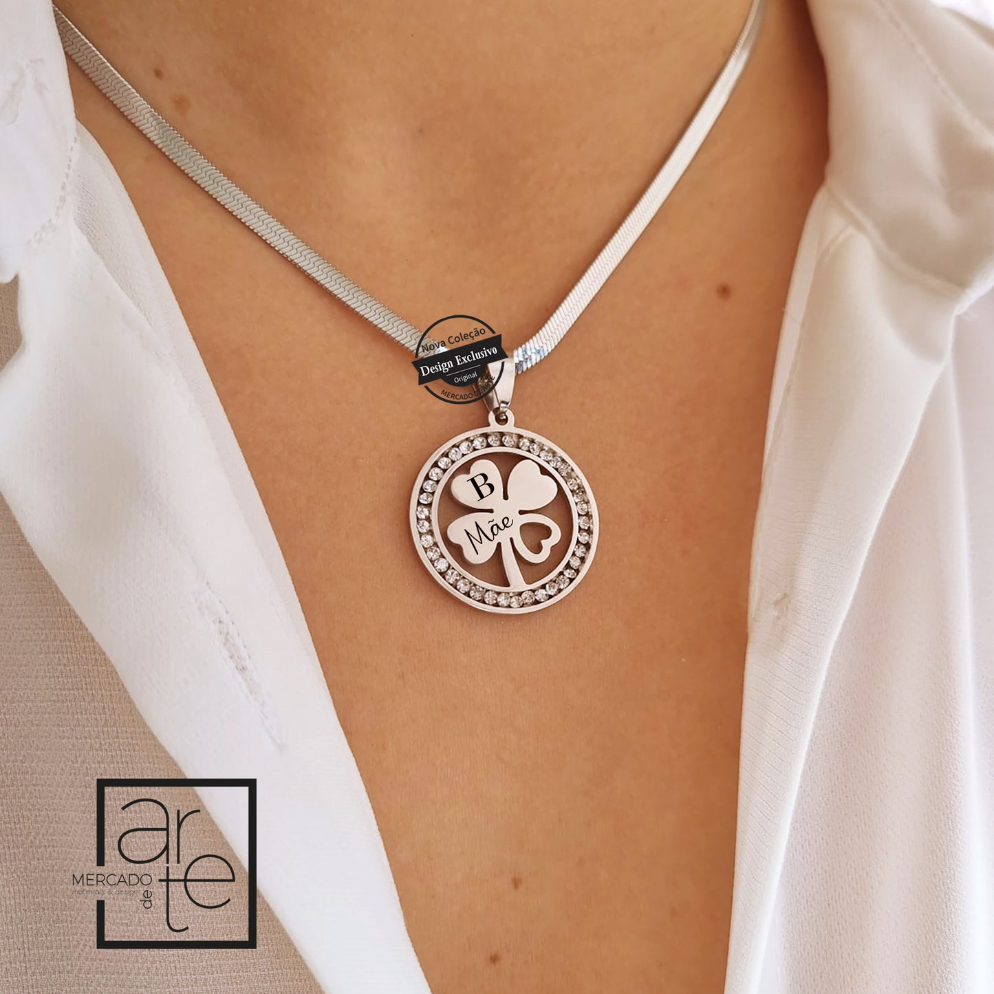 Fio snake e trevo da sorte em aço inóx e zircónias. Complete o seu look com uma peça personalizada por si.