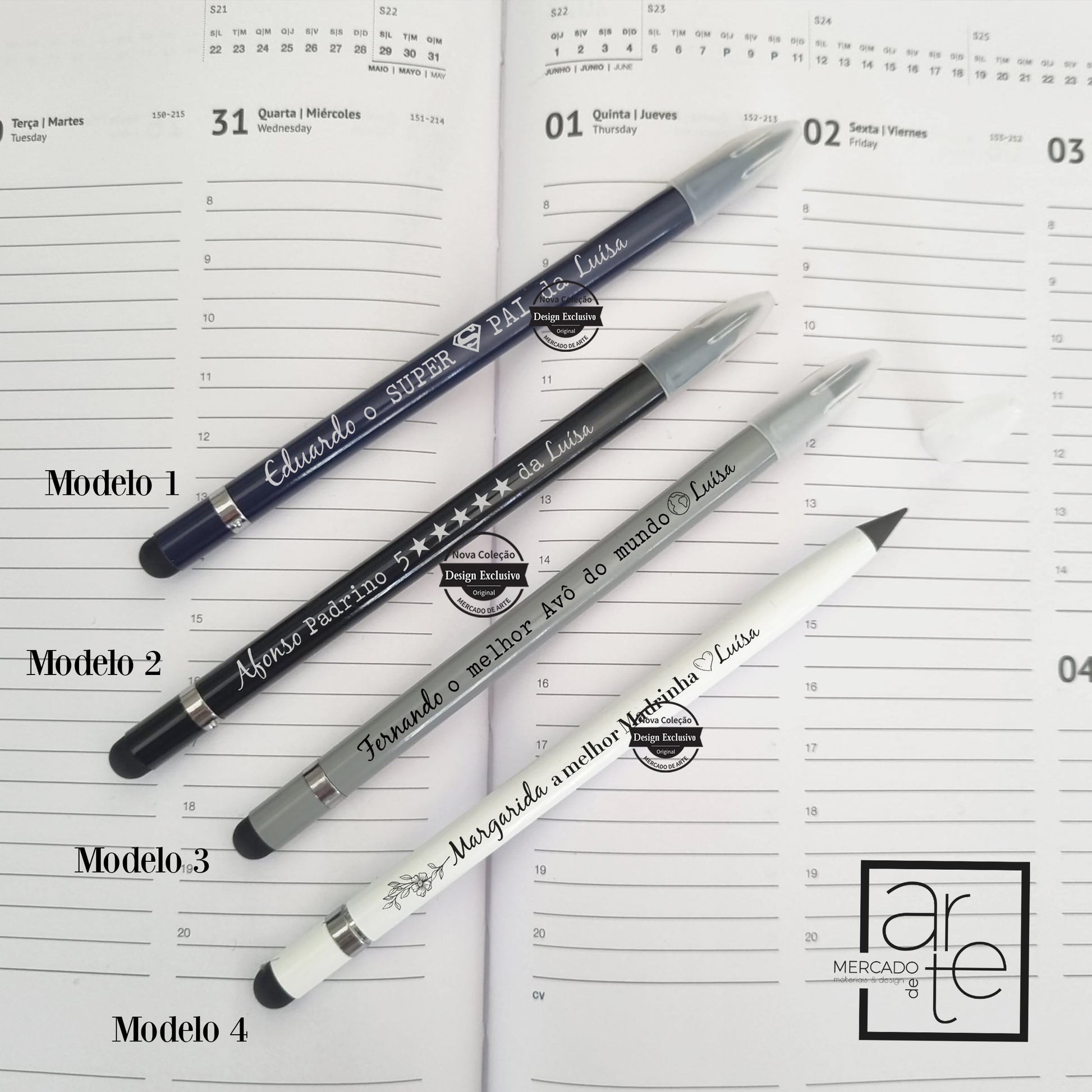 Lápis infinito de ponta eterna, feita alumínio com acabamento metalizado e cromado. Reutilizável e com escrita infinita o que impede que gere resíduos na sua utilização. Inclui borracha.