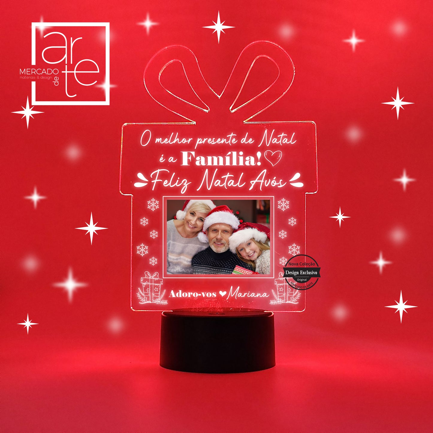 Moldura presente Led fotografia "Feliz Natal" com 7 cores de luzes para ir alterando ao seu gosto. Uma peça super gira para criar um ambiente de natal perfeito.