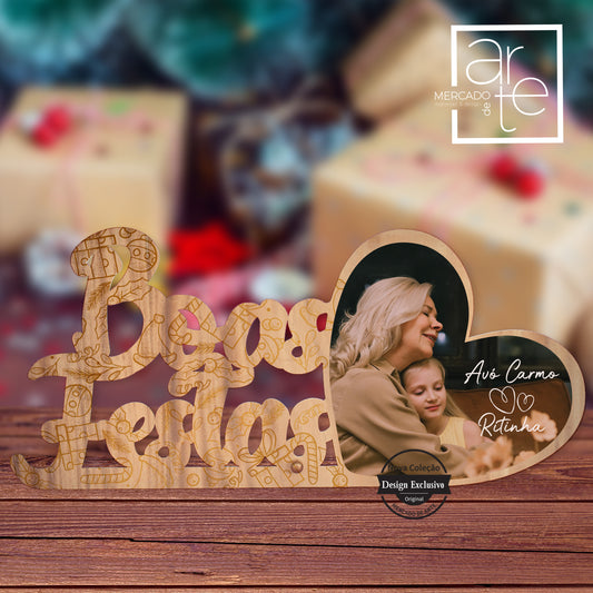 oldura recortada Avó "Boas festas"" em madeira letras recortadas, com impressão de fotografia e nomes a seu gosto.