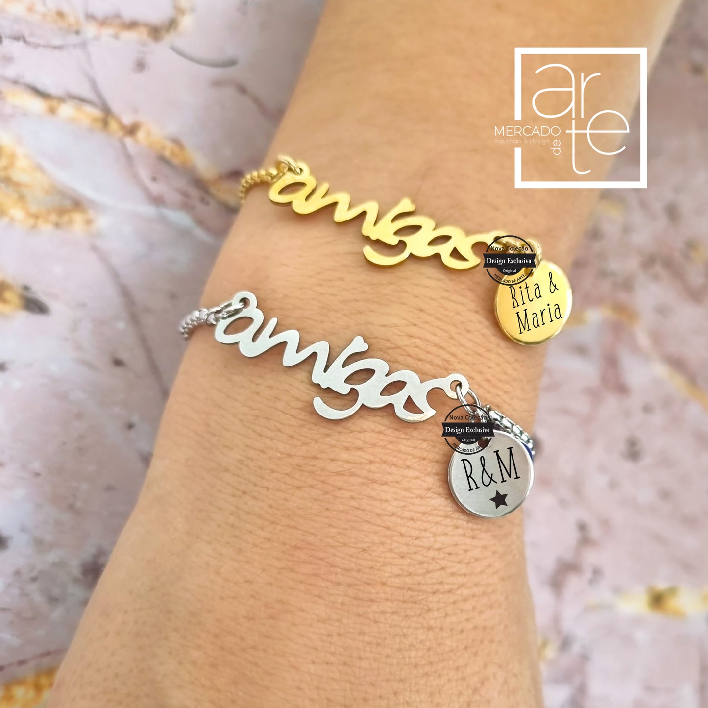 Pulseiras ajustáveis amigas, um presente super giro e económico para partilhar com as suas amigas! Com opção de dourado ou prateado, escolha a sua cor preferida e surpreenda alguém especial com um presente personalizado por si.