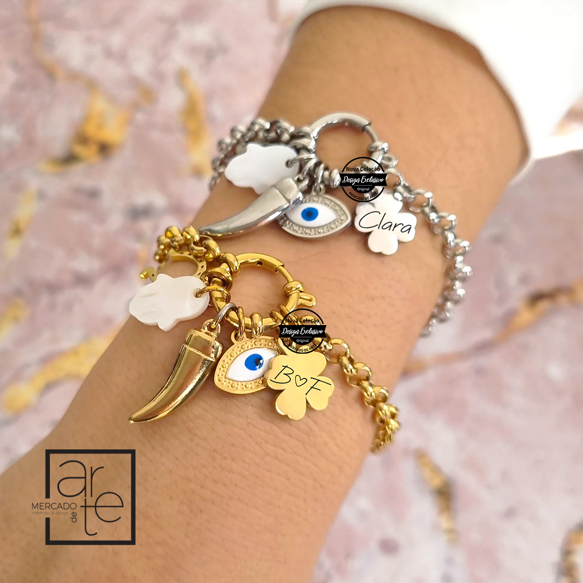 Pulseira corrente em aço inóx pendentes de amuletos. Disponível em dourado e prateado.