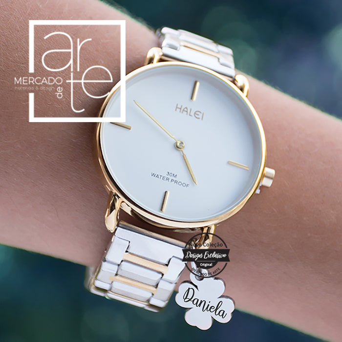 Relógio com pendente trevo