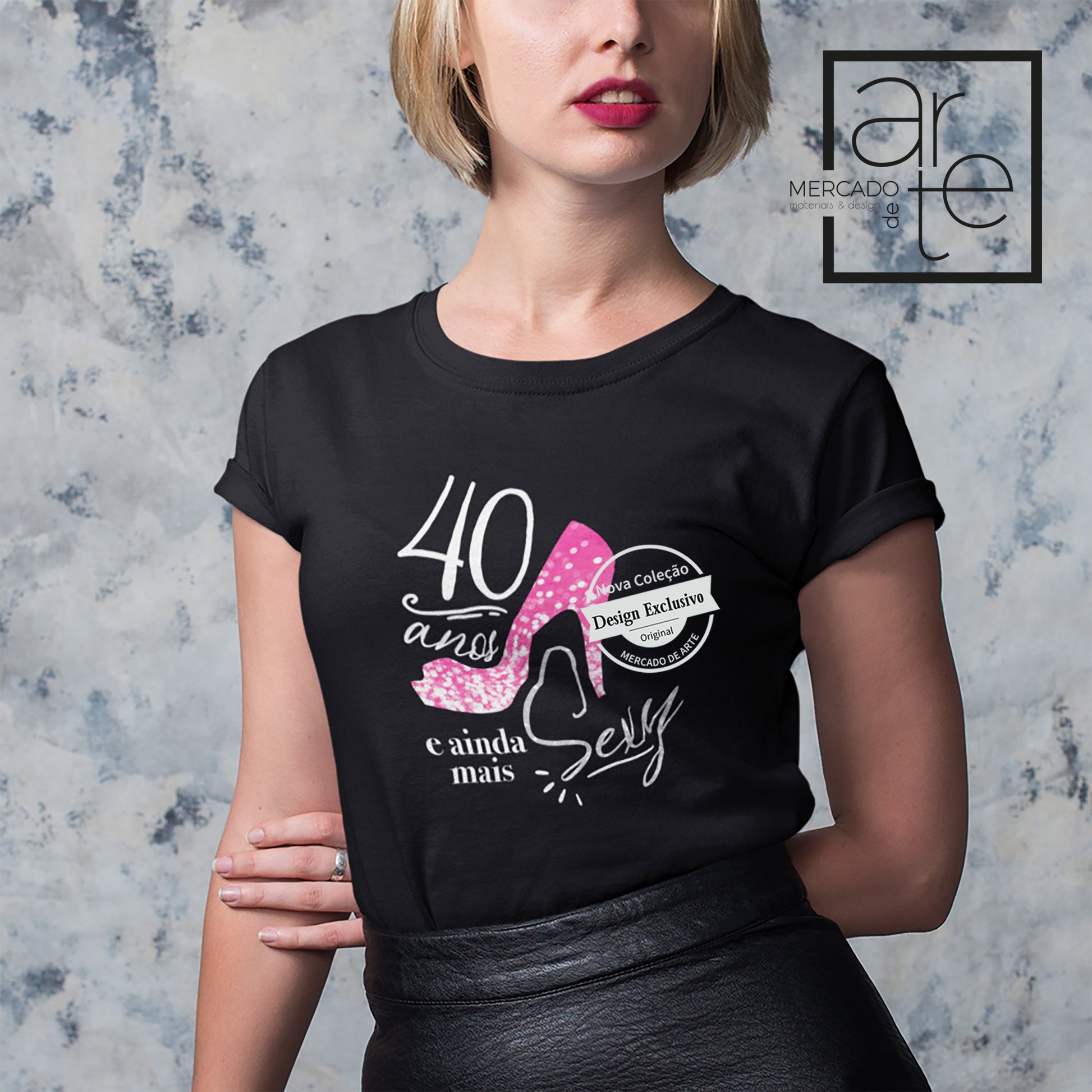 T-shirt 100% algodão 40 anos e ainda mais sexy. Pode personalizar como desejar.