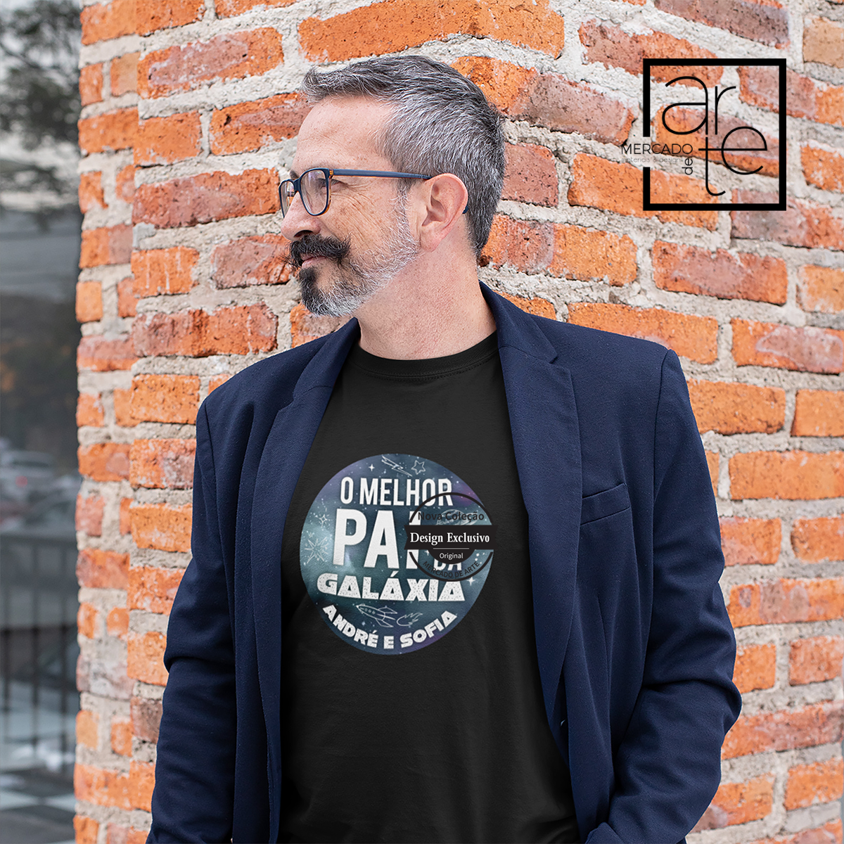 T-shirt 100% algodão t-shirt "o melhor pai da galáxia". Personalize com a frase que desejar. Disponível em branco ou preto, do tamanho S ao XXL. REF: MA-PAI174