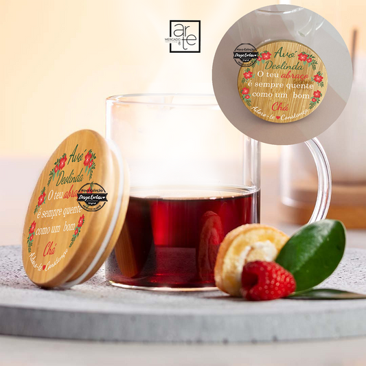 Caneca com tampa e colher bambu "Avó, o teu abraço é sempre quente..."