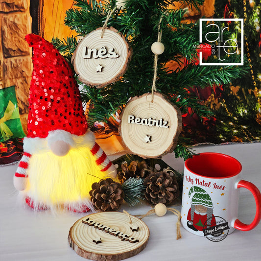 Enfeites de natal em madeira natural com nomes