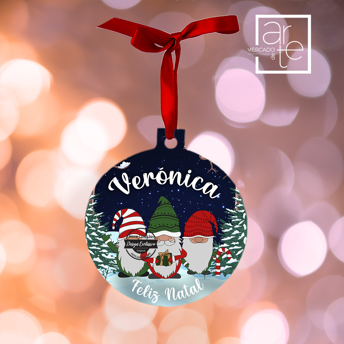 Novidade!  Pendente de Natal em madeira da nossa coleção dos Gnomos. Personalize com nome e pequena mensagem que desejar.  REF:MA-NAT120  Material Madeira. Tamanho 80mm.