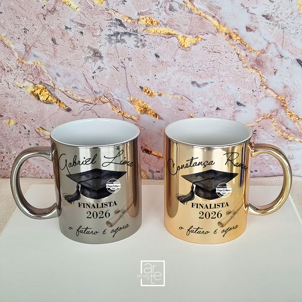 Celebra um momento inesquecível com uma lembrança única e cheia de brilho! 🎓✨

As nossas canecas para finalistas “O futuro é agora” são perfeitas para homenagear os pequenos grandes vencedores desta etapa tão especial.
Com frase e nome personalizados, decoração divertida e um toque académico irresistível, tornam qualquer lembrança de finalistas ainda mais memorável. 💫

Porque cada conquista merece ser celebrada em grande!&nbsp;