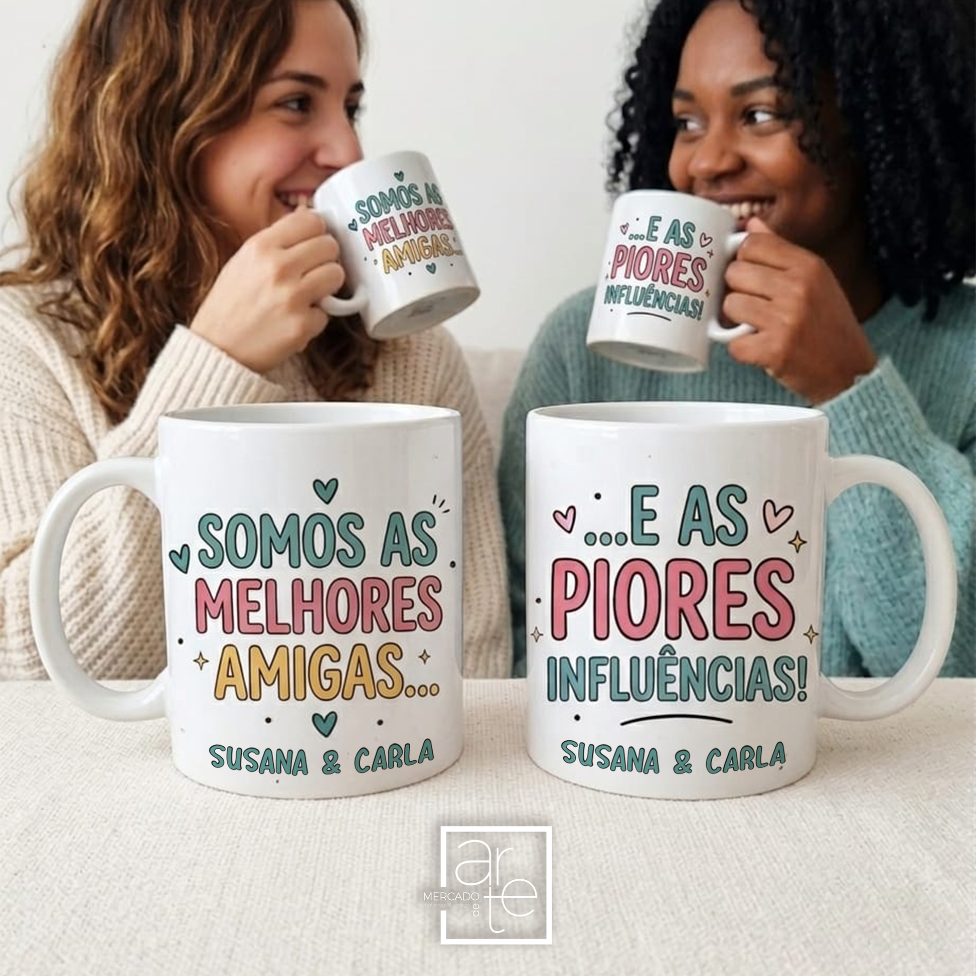 Somos as melhores amigas… e as piores influências. 😂🫶

Conjunto canecas "Somos as melhores amigas... E as piores influências", porque algumas amizades não precisam de explicação. Precisam de&nbsp;memórias, gargalhadas e coisas personalizadas que sejam tão únicas quanto vocês. 💖

Personaliza para a tua melhor amiga e celebra essa amizade que ninguém entende, mas que vocês adoram.&nbsp;