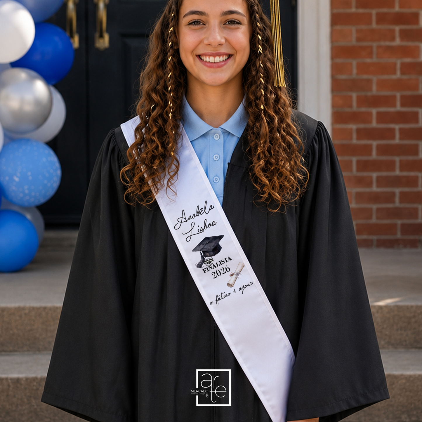 Celebra um momento inesquecível com uma lembrança única e cheia de brilho! 🎓✨

Faixa de finalistas “O futuro é agora” são perfeitas para homenagear os pequenos grandes vencedores desta etapa tão especial.
Com frase e nome personalizados, decoração divertida e um toque académico irresistível, tornam qualquer lembrança de finalistas ainda mais memorável. 💫

Porque cada conquista merece ser celebrada em grande!&nbsp;