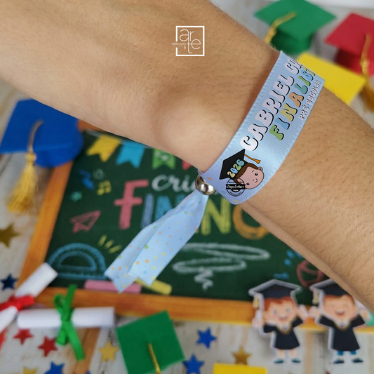 Ser finalista é muito mais do que terminar a escola - é celebrar anos de histórias, amizades, desafios e momentos que vão ficar para sempre na memória. 🎓✨

É o fim de uma etapa importante e o início de novos sonhos, novas metas e novas aventuras.
Fita pulseira colorida "Finalista", personalizada com o nome e ano que desejar.&nbsp;


Porque os melhores anos merecem ser recordados da melhor forma. 💫
