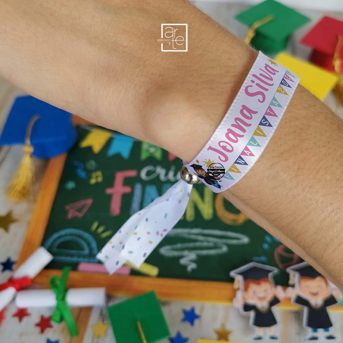 Para os nossos campeões, que este ano são FINALISTAS!


Fita pulseira confettis "Finalista", personalizada com o nome e ano que desejar.&nbsp;
Porque os melhores anos merecem ser recordados da melhor forma. 💫