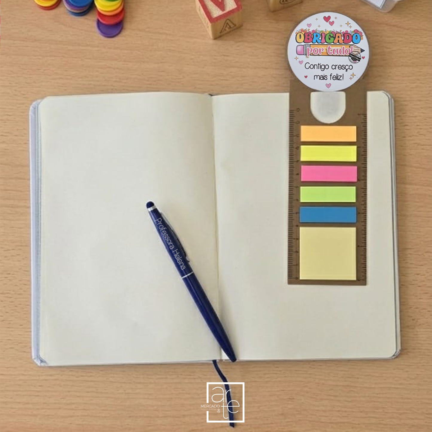 Uma explosão de cor e carinho para quem faz a diferença todos os dias!

A nossa&nbsp;coleção super colorida, com um encantador&nbsp;design de lápis super multicolorido, foi criada especialmente para presentear aquelas pessoas incríveis da comunidade escolar , seja a&nbsp;professora,&nbsp;educadora,&nbsp;auxiliar&nbsp;ou qualquer outro coração que marcou o ano letivo!

Cada peça pode ser&nbsp;personalizada com a frase que quiseres, com nome da pessoa, frase especial e nome ou turma de das crianças, tornando 