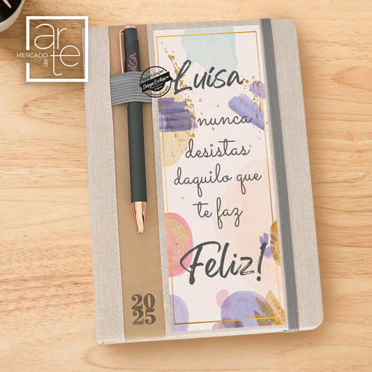 Agenda diária com caneta  "Nunca desistas daquilo que te faz feliz"