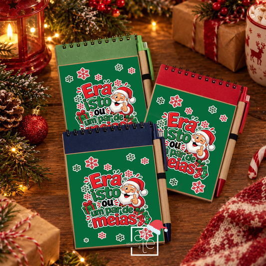 Este Natal, oferece sorrisos, boa disposição e uma boa dose de humor! 🎁

Notepads Pai Natal "Era isto ou um par de meias", é perfeito para quem adora prendas originais, divertidas e cheias de espírito natalício.

Ideal para surpreender amigos, família ou aquele amigo secreto que merece algo diferente, porque, convenhamos, há prendas que aquecem o coração… e outras que dão vontade de rir! 😂

Porque neste Natal, entre tantas surpresas… era isto ou um par de meias! 🎄