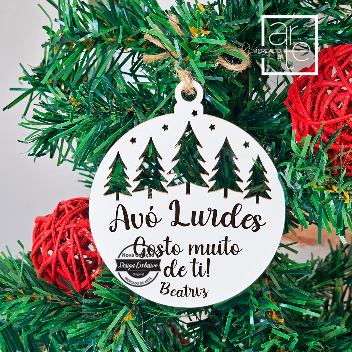 Novidade!   Decore a sua árvore de natal com os nossos pendentes para árvore de natal em madeira recortada. Uma peça super económica e personaliza por si para decorar a sua árvore de Natal de forma super especial.   REF: MA-NAT107  Material  Madeira