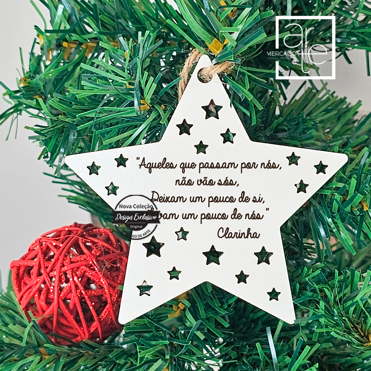 Novidade!  Decore a sua árvore de natal com os nossos pendentes para árvore de natal em madeira recortada. Uma peça super económica e personaliza por si para decorar a sua árvore de Natal de forma super especial.  REF: MA-NAT110  Material Madeira. Medida 80mm